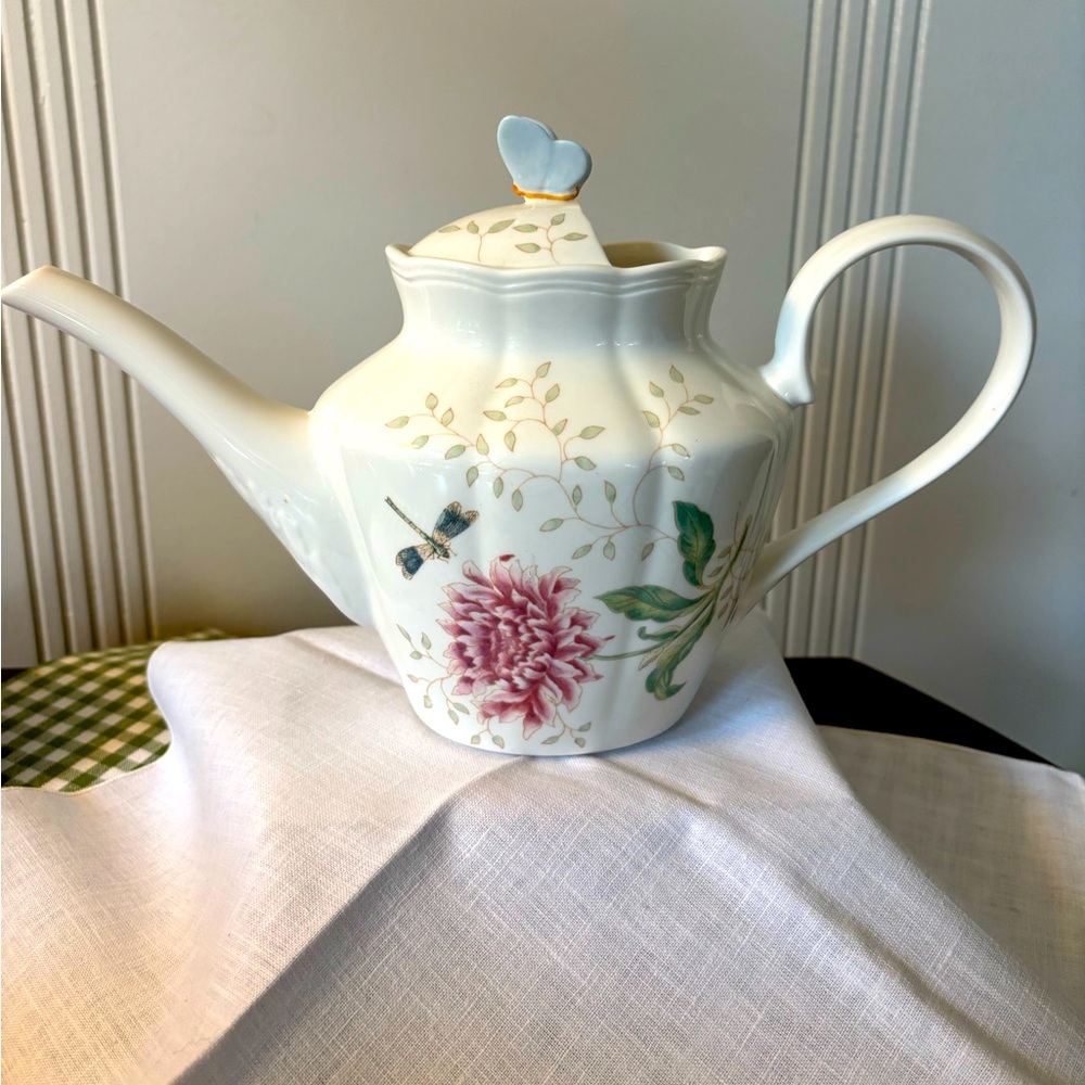 Lenox Butterfly Meadow Watering Can, Retired, Pre-Owned in Excellent Condition